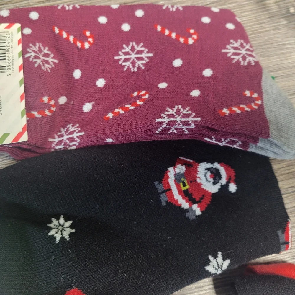 8 New Pairs of Mens Christmas Socks 6 prs Size 10-13 &  2‎ Pr 8 -12 A32
